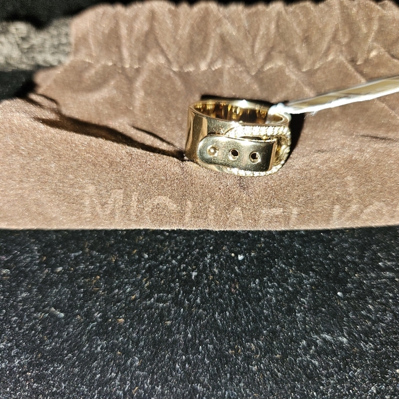 Michael kors buckle ring - Picture 6 of 6